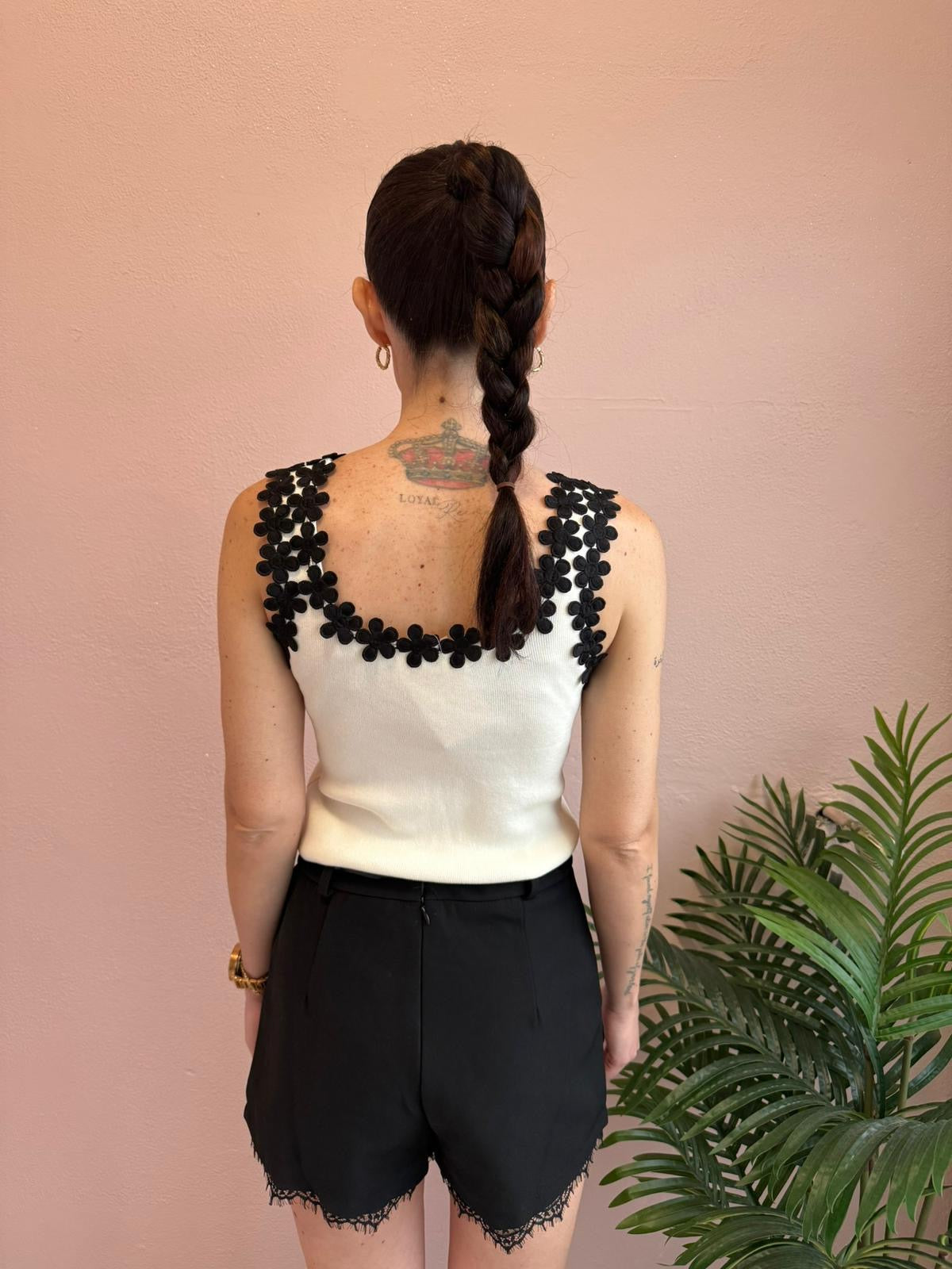 Shorts Neri con Orlo in Pizzo
