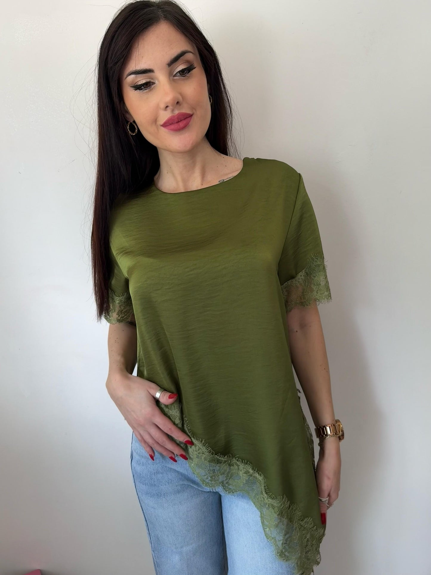 Blusa Satin Oliva con Pizzo