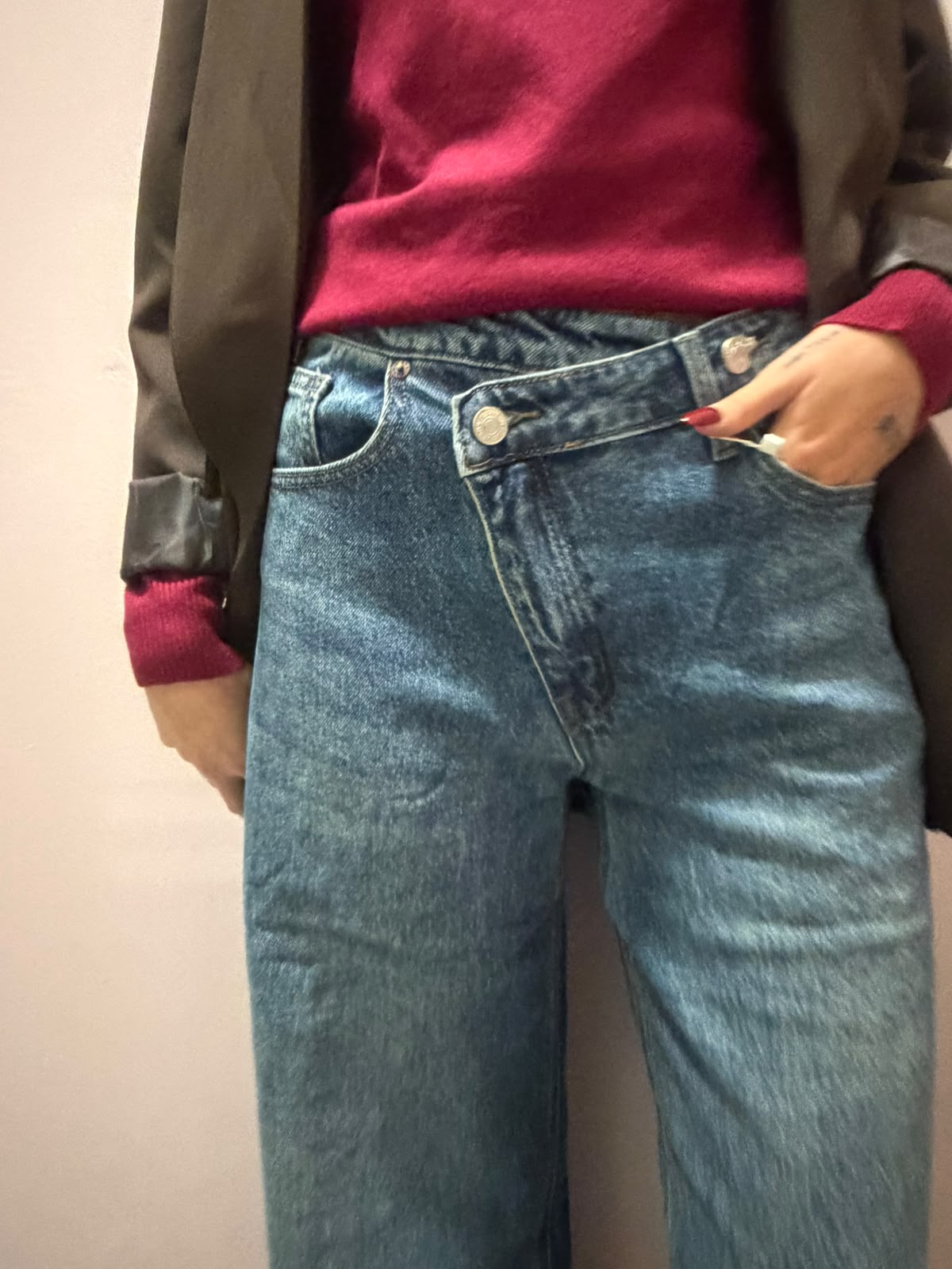 Wide leg con abbottonatura asimmetrica