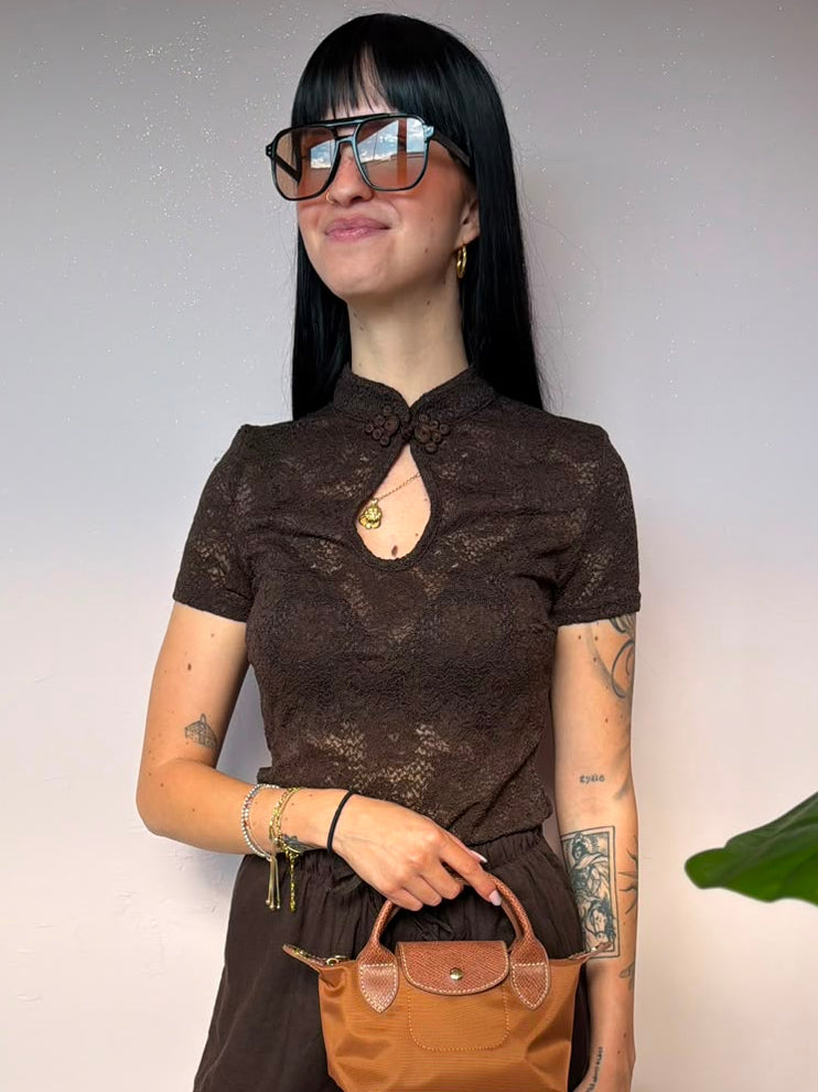 Maglia in Pizzo con Colletto alla Coreana – Marrone