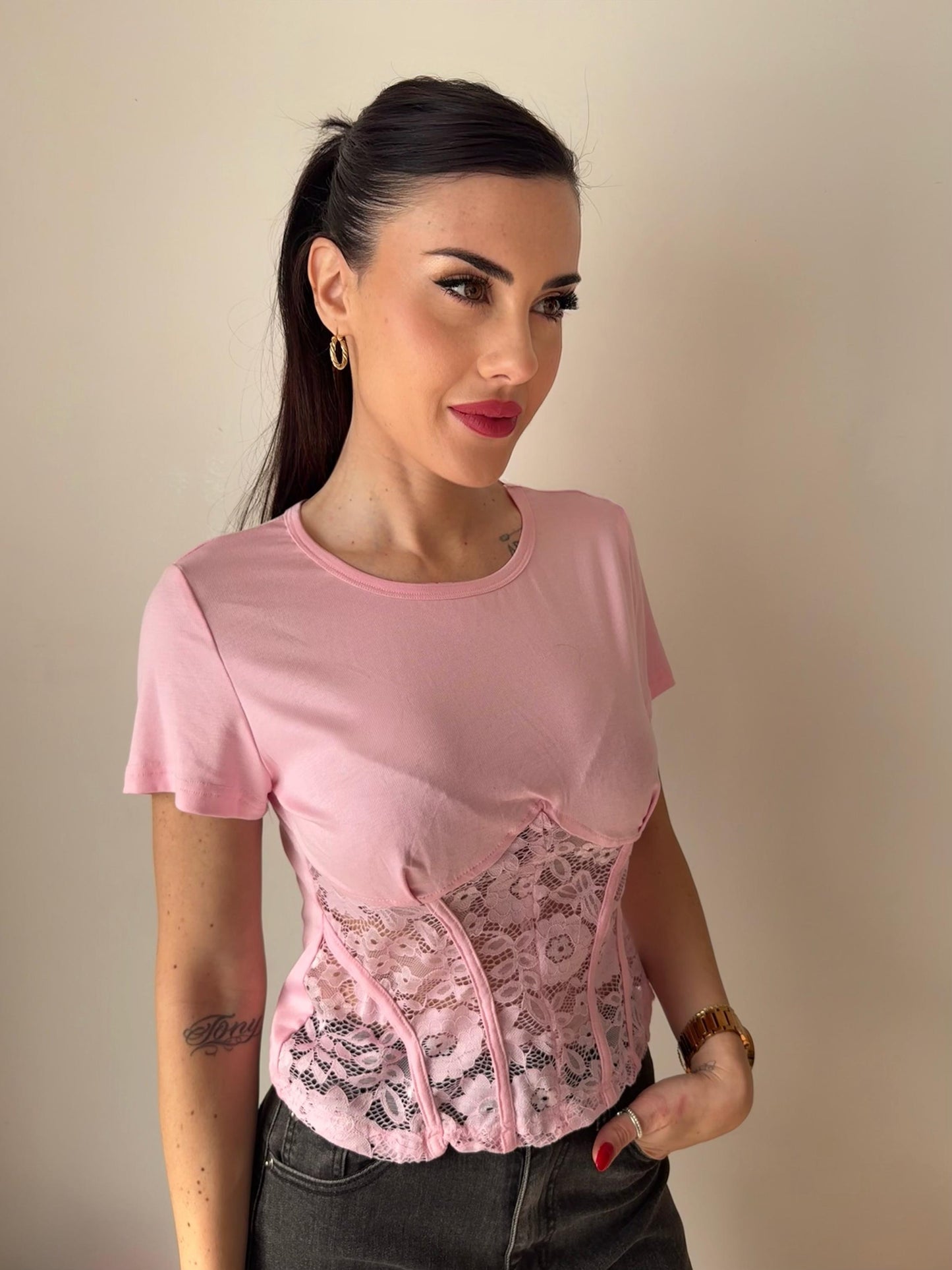 T-shirt rosa con Corsetto in Pizzo