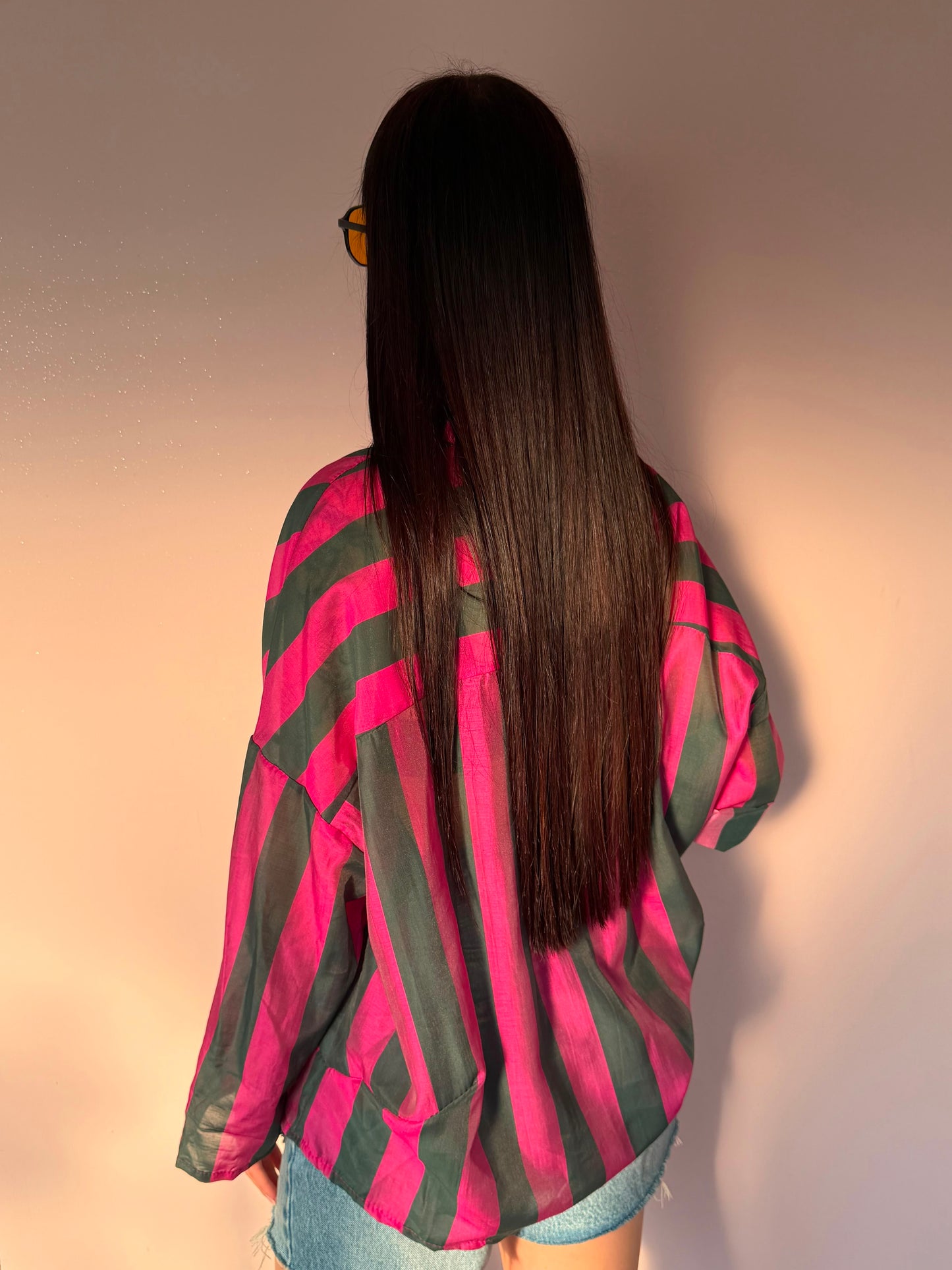Camicia a Righe Fucsia e Antracite con Collo alla Coreana