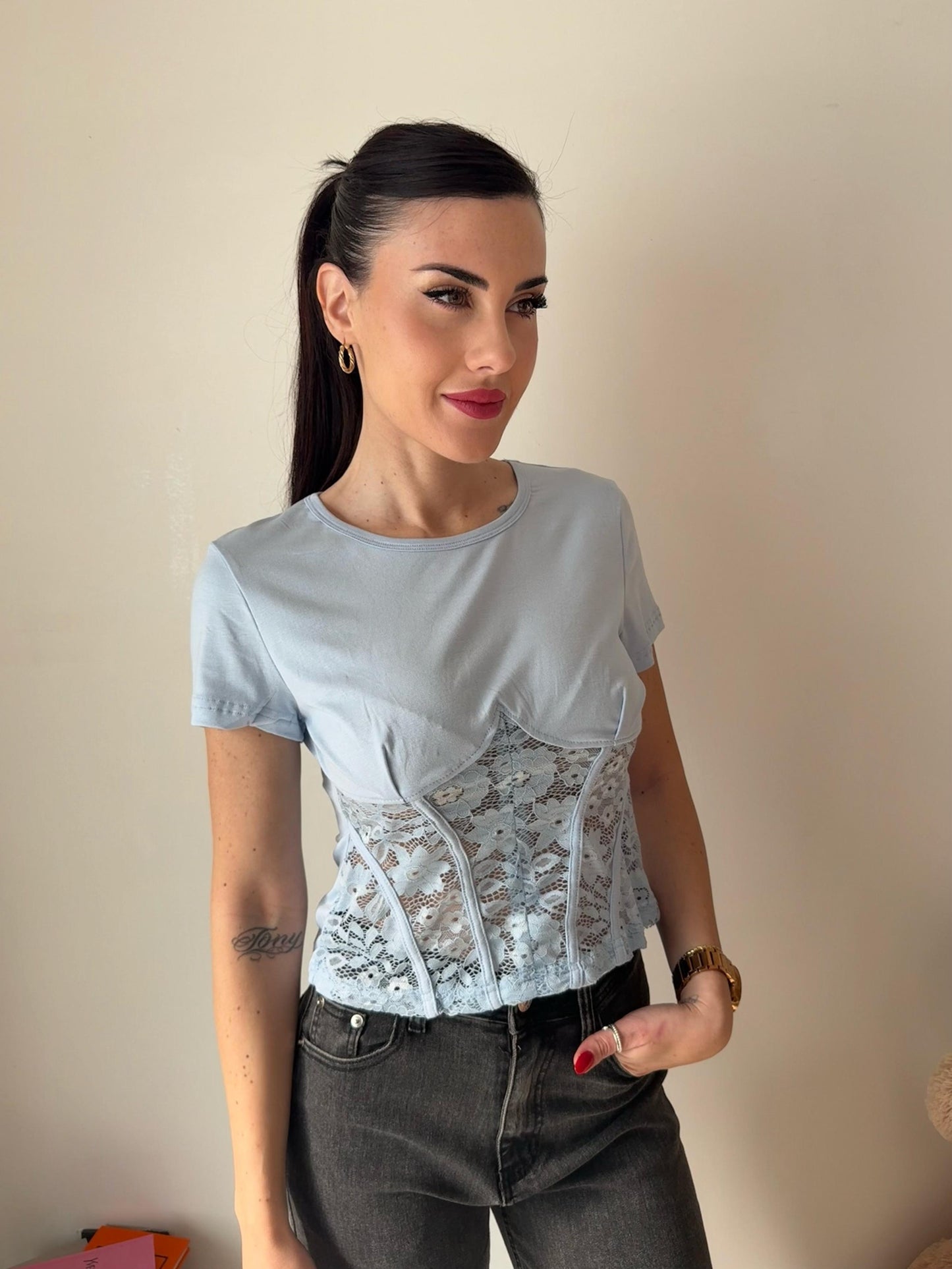 T-shirt Celeste con Corsetto in Pizzo