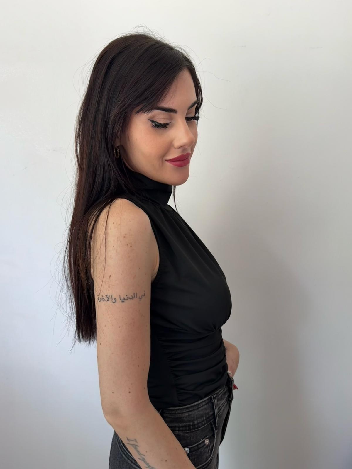Top Nero con Cut-Out