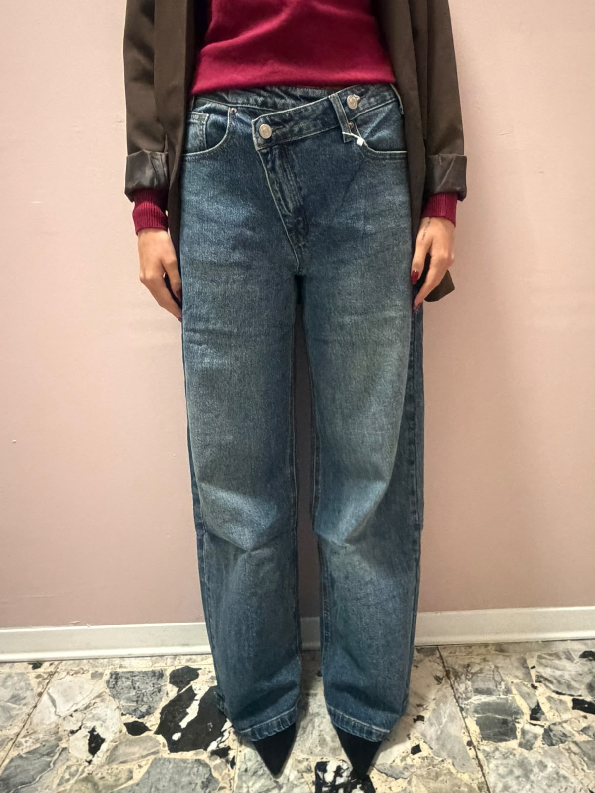 Wide leg con abbottonatura asimmetrica